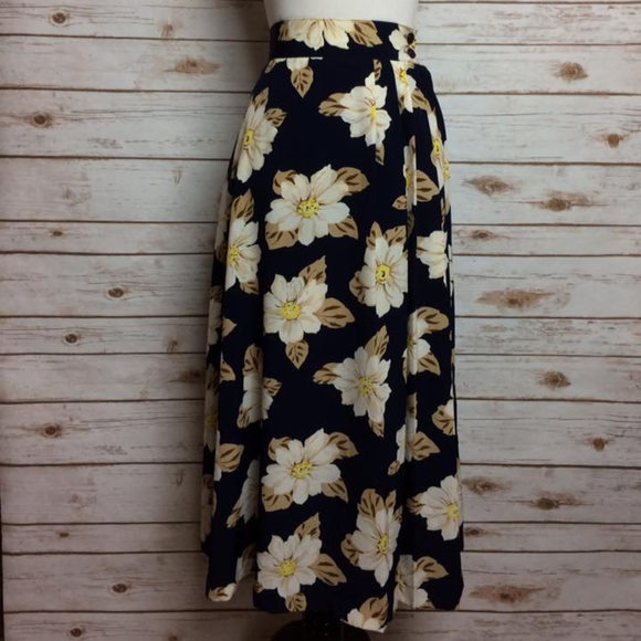 Counterparts Dresses & Skirts - Counterparts Retro Floral Wrap Skirt Size 12